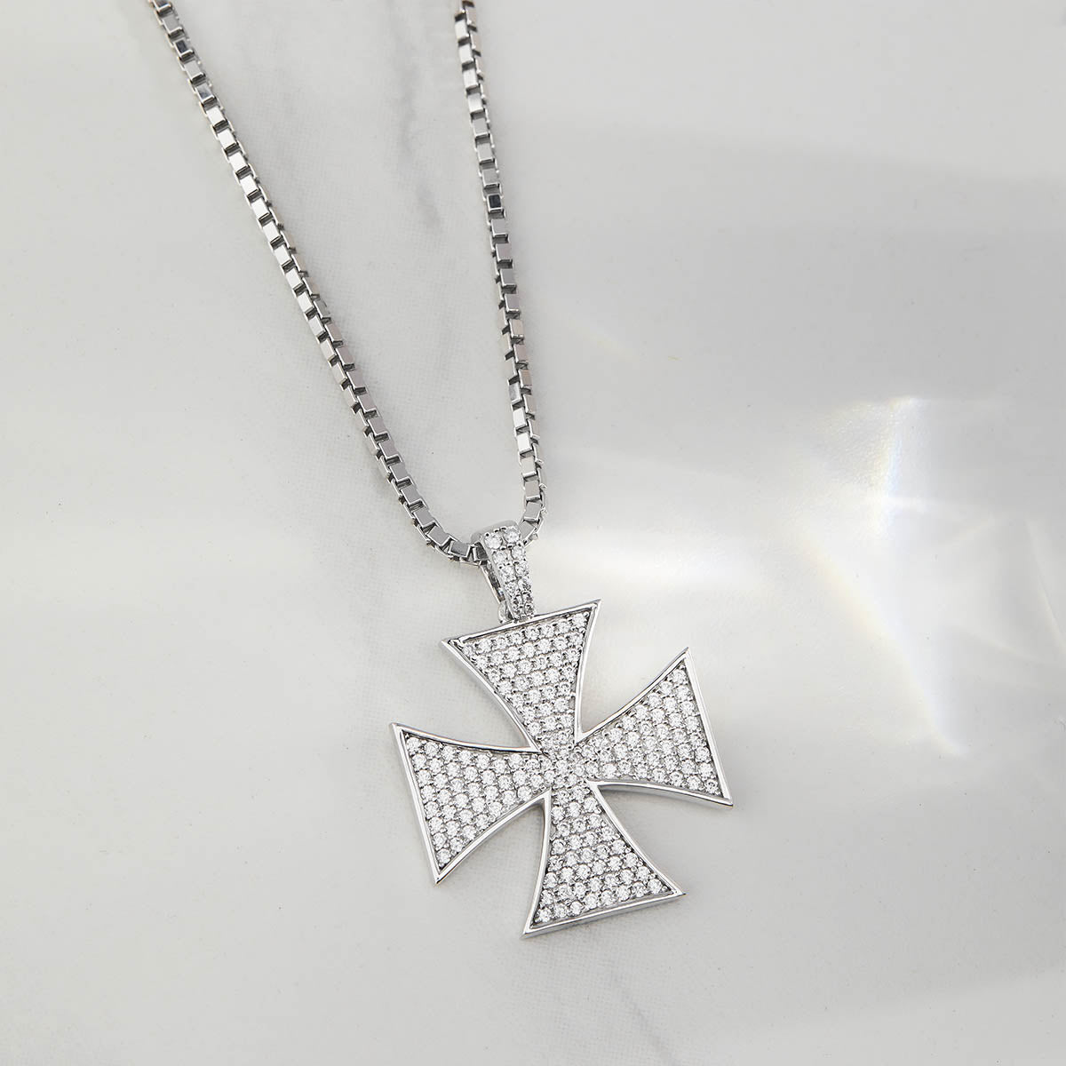 Diamond Iced Out Iron Cross Pendant Necklace Hip Hop Jewelry for Men Women Sterling Silver