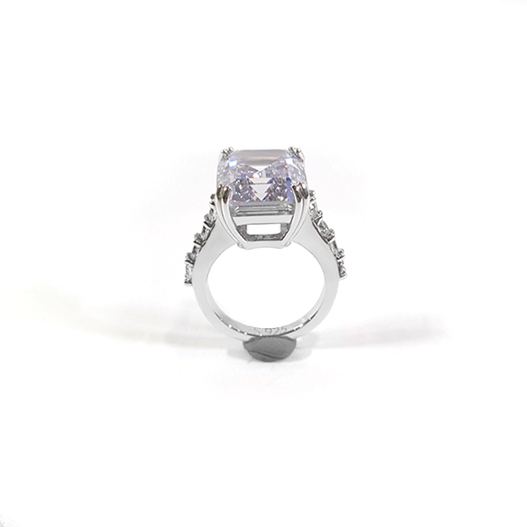 14CT EMERALD DIAMOND ENGAGEMENT RING