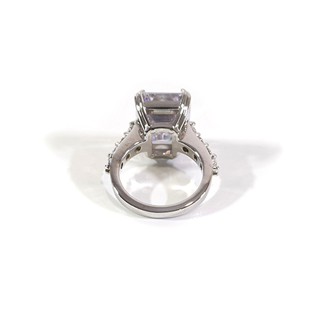 14CT EMERALD DIAMOND ENGAGEMENT RING