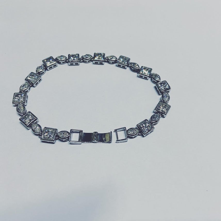 NEARLY WHITE MOISSANITE TENNIS BRACELET