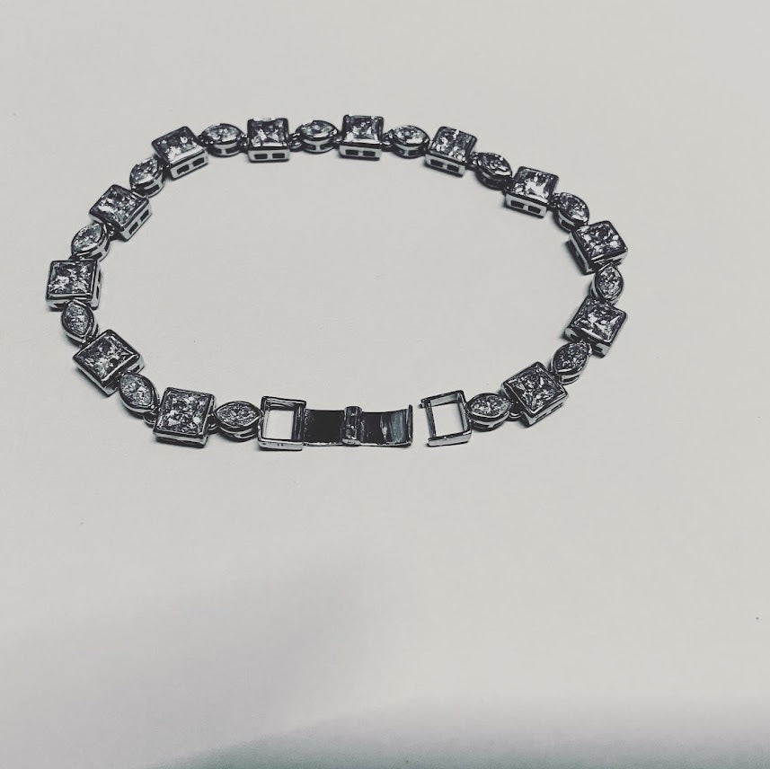 WHITE GOLD TENNIS BRACELET