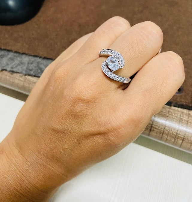 DIAMOND TWISTED ENGAGEMENT RING