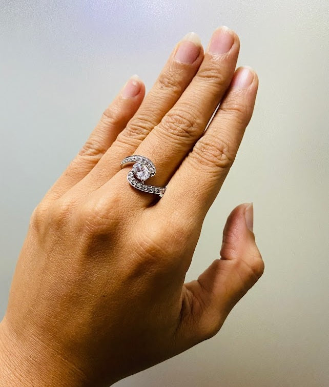 DIAMOND TWISTED ENGAGEMENT RING