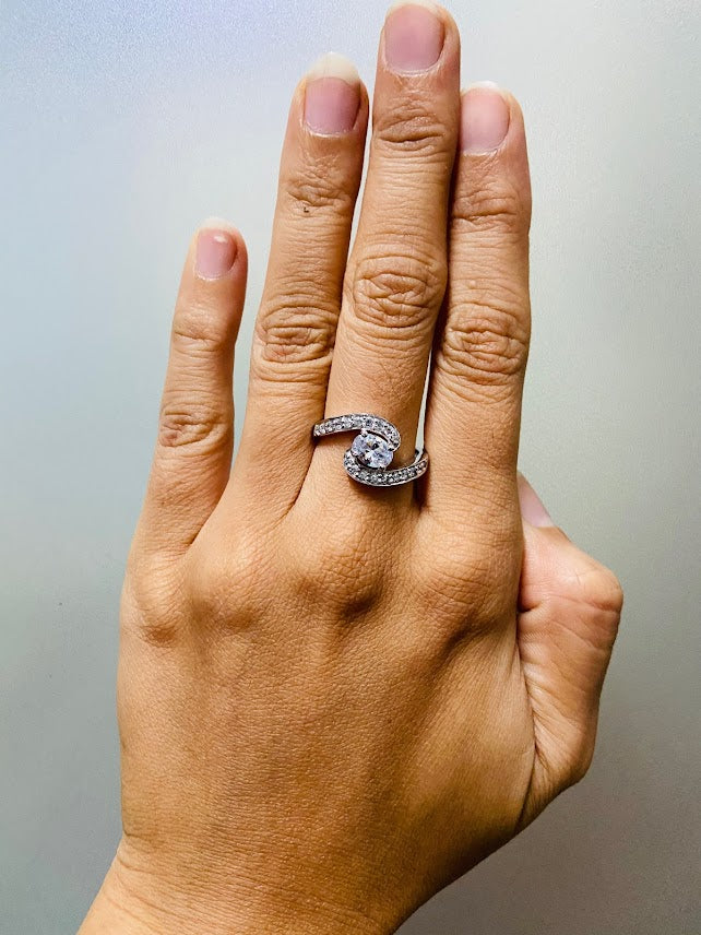 DIAMOND TWISTED ENGAGEMENT RING