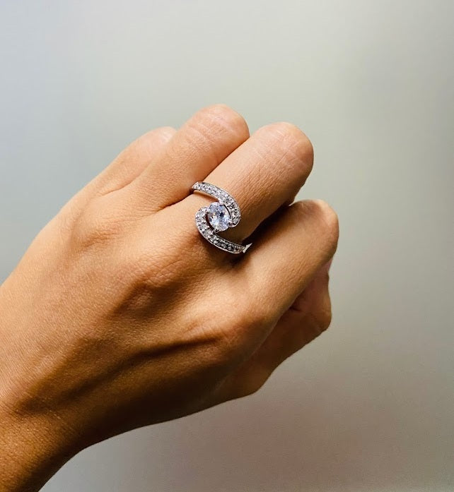 DIAMOND TWISTED ENGAGEMENT RING