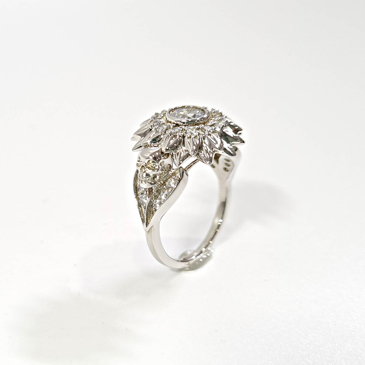 DIAMOND FLOWER SKULL RING
