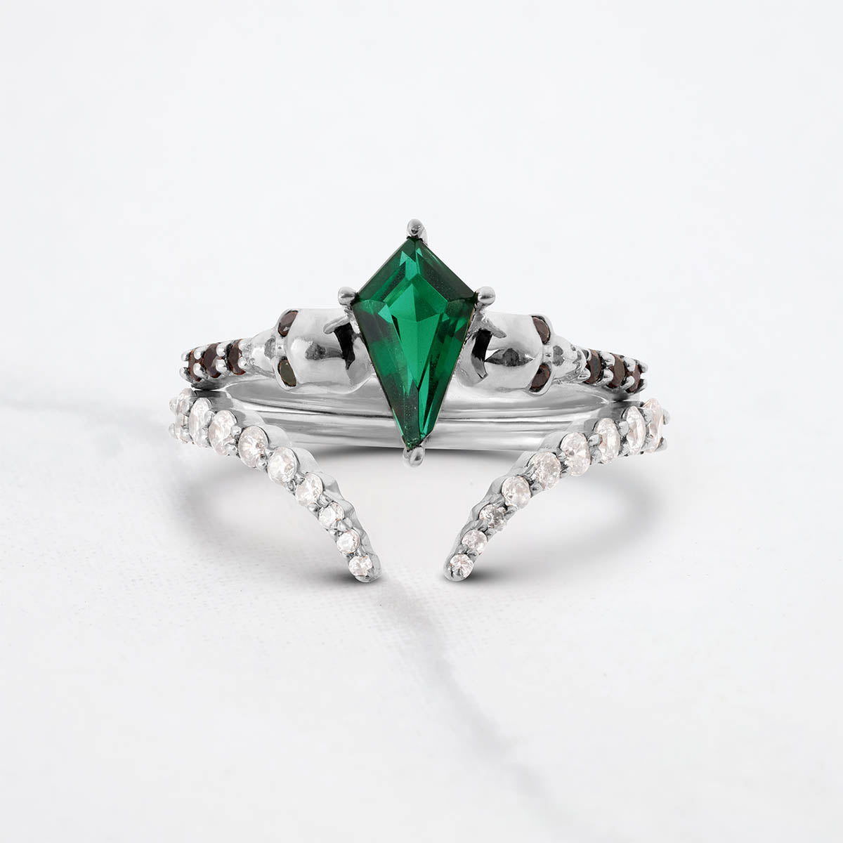 Kite Cut Emerald Skull Rings Gothic Bridal Ring Set 18k Rose Gold
