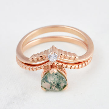 heart shaped moss agate chevron ring with matching stacking band bridal set in rose gold