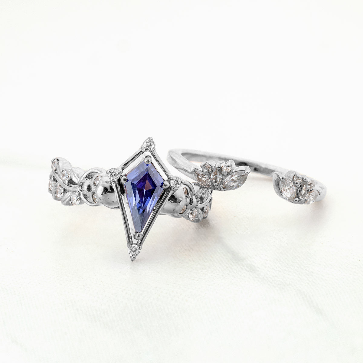 Leaf Vine Skull Wedding Ring Set Kite Cut Blue Titanic Gemstone