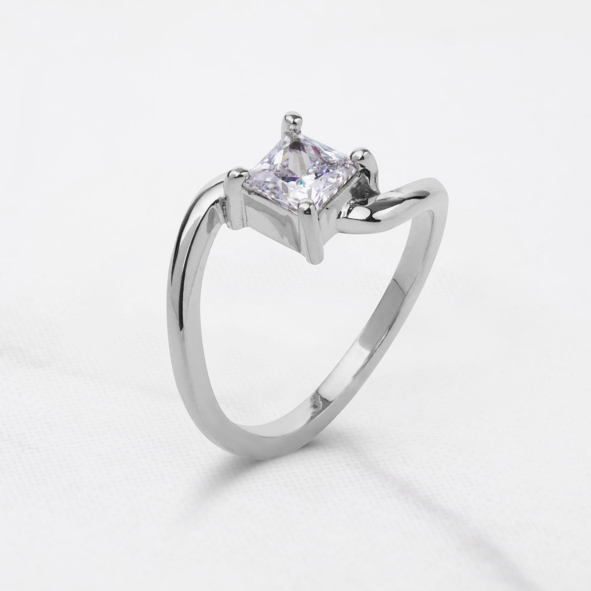 Princess Cut 1CT Solitaire Moissanite Twisted Engagement Ring