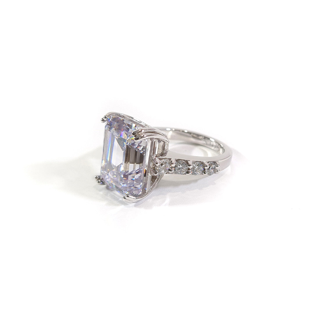 14CT EMERALD DIAMOND ENGAGEMENT RING