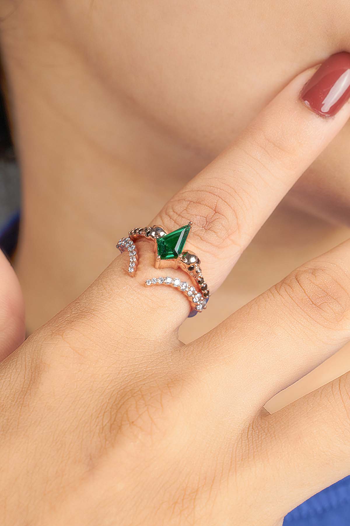 Kite Cut Emerald Skull Rings Gothic Bridal Ring Set 18k Rose Gold
