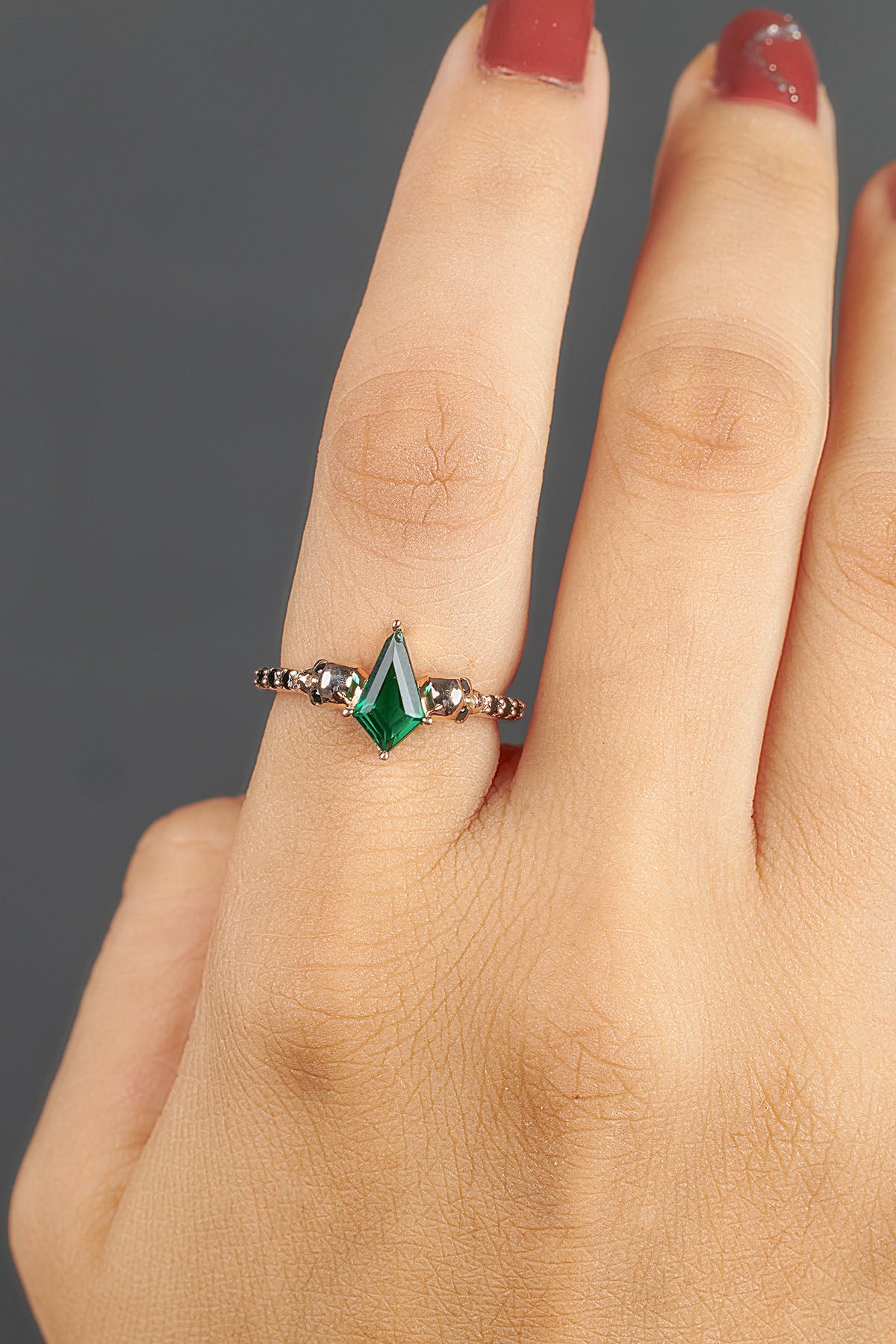 Kite Cut Green Natural Emerald Skull Ring Sterling Silver Rose Gold Gothic Engagement Wedding Rings