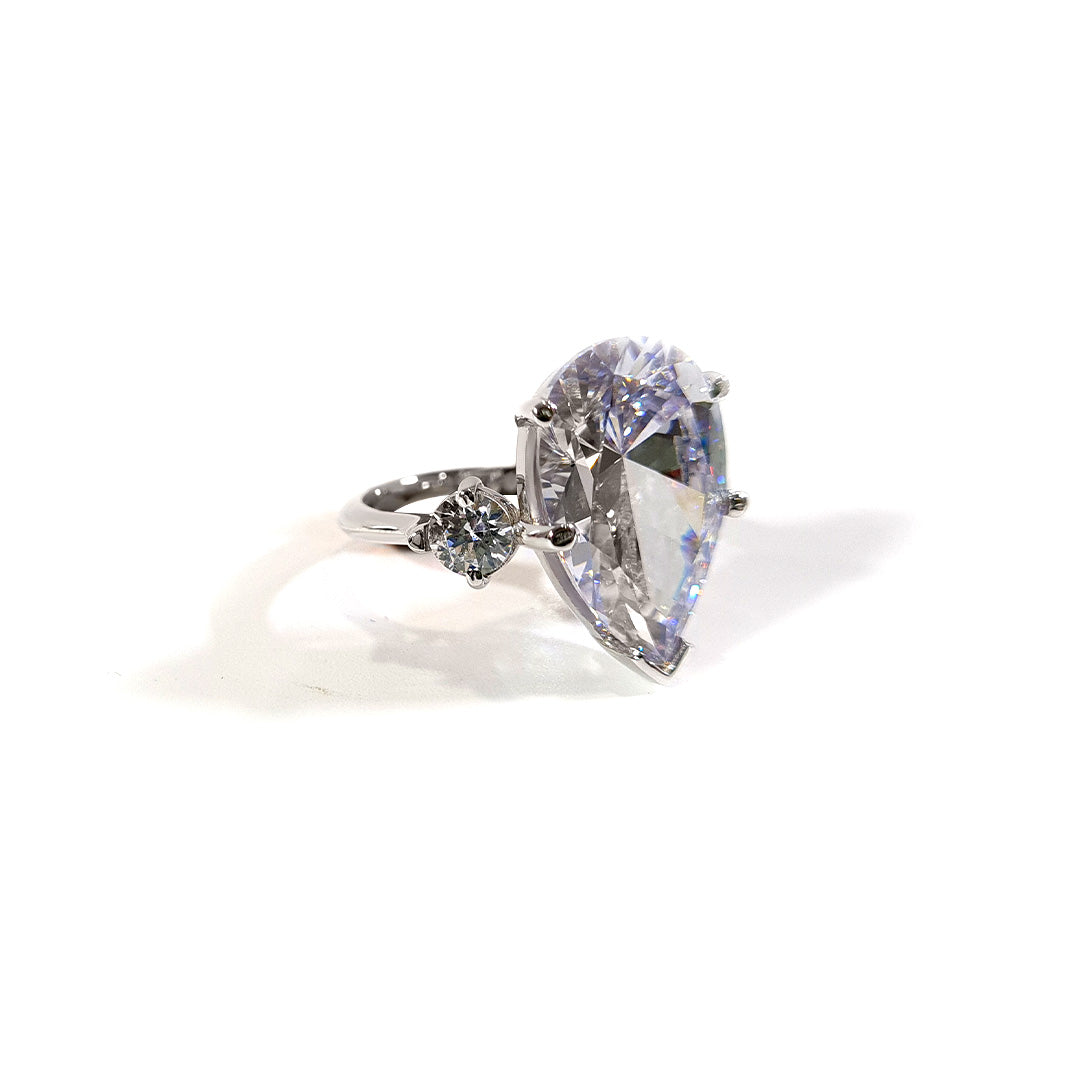 10.30TCW THREE STONE DIAMOND RING