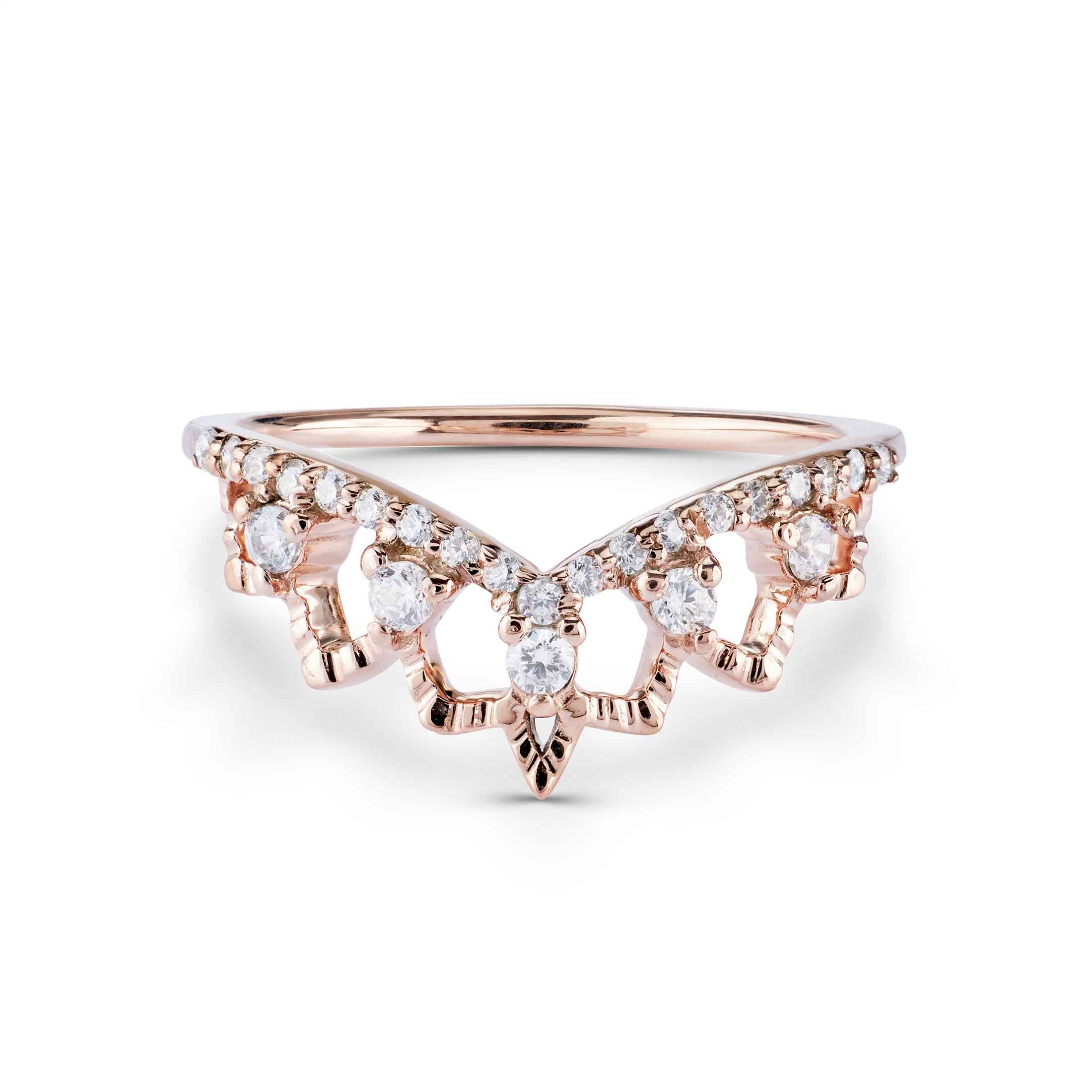 Vintage-inspired rose gold nesting ring with a lace-like diamond border and a central point.