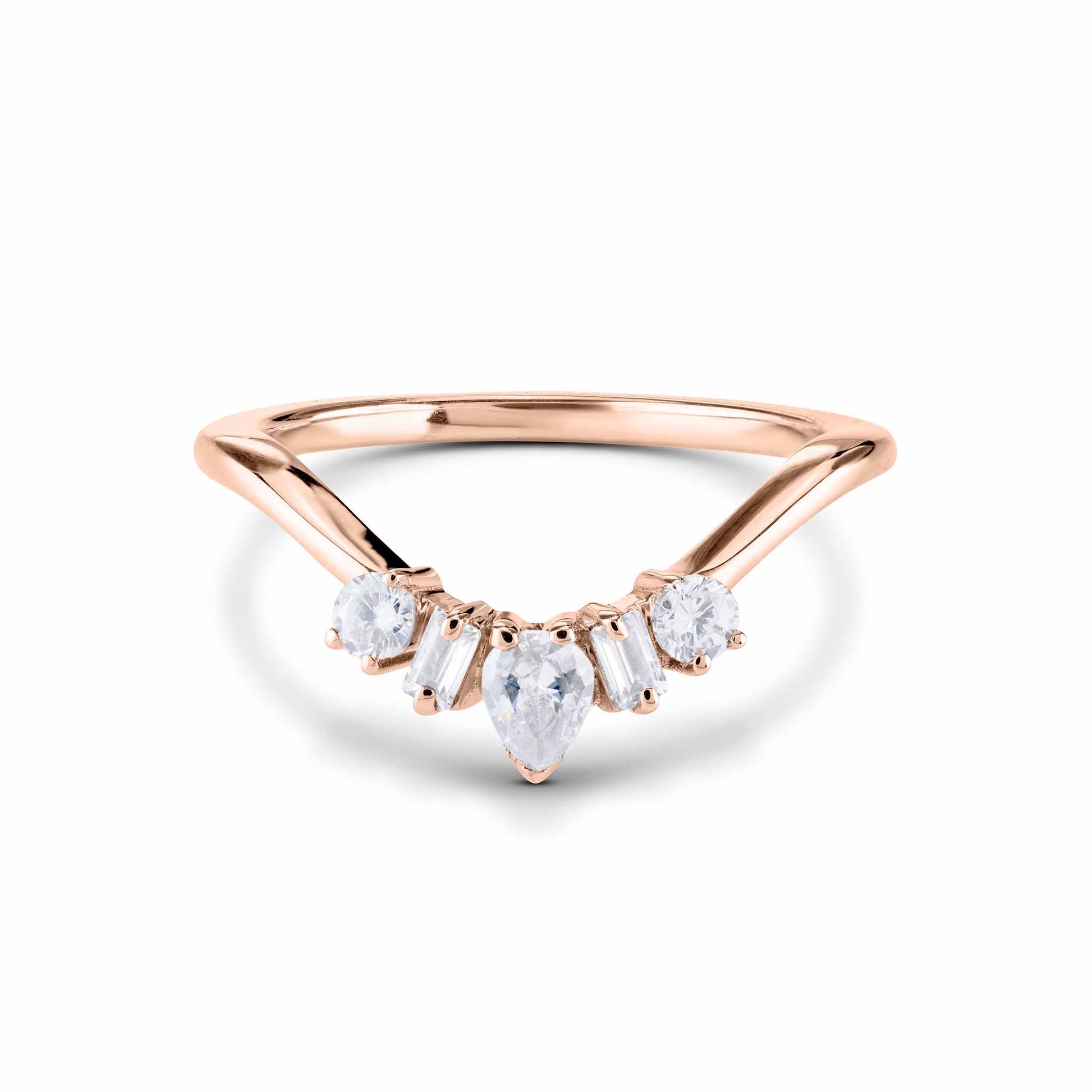 Engagement ring with a central pointed cluster of brilliant-cut white diamonds.