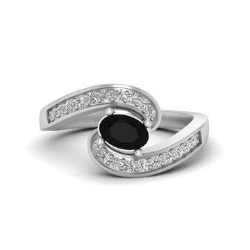 ONYX ENGAGEMENT RING FOR WOMEN