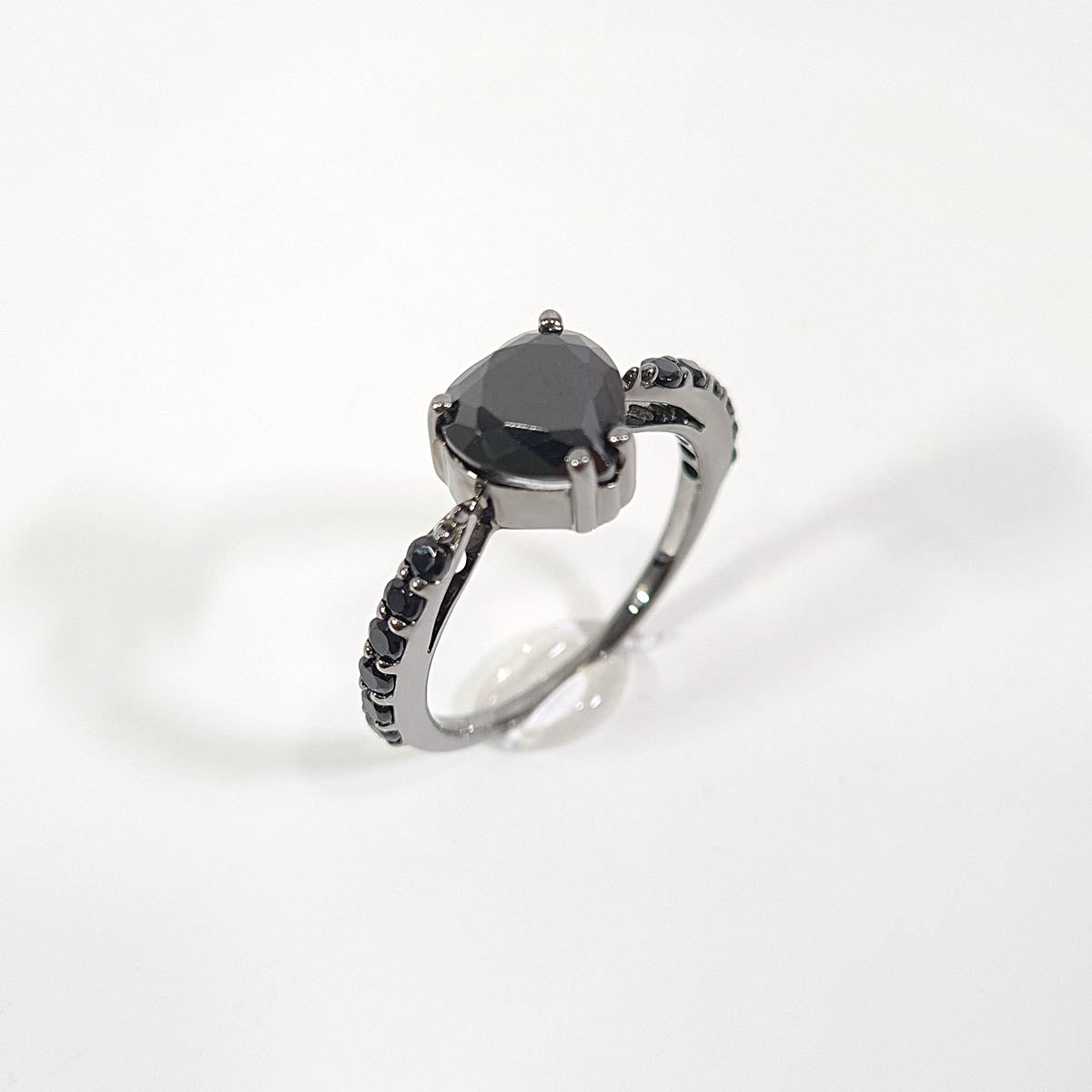ONYX HEART ENGAGEMENT RING