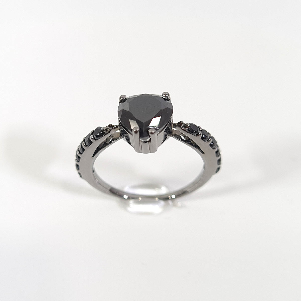 ONYX HEART ENGAGEMENT RING