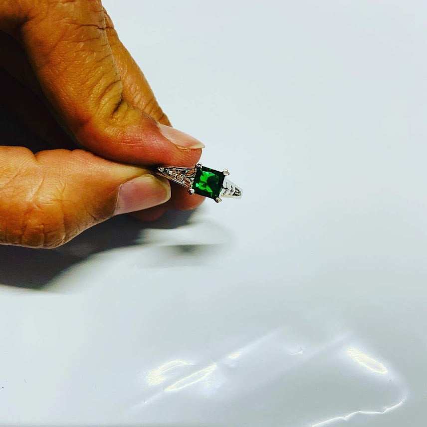EMERALD LEAF VINE RING