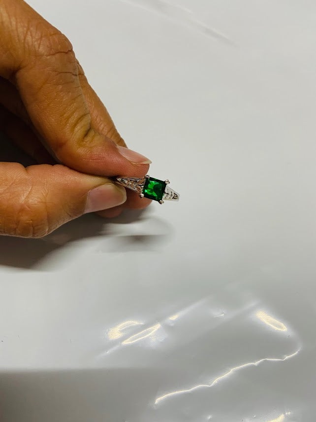 EMERALD LEAF VINE RING
