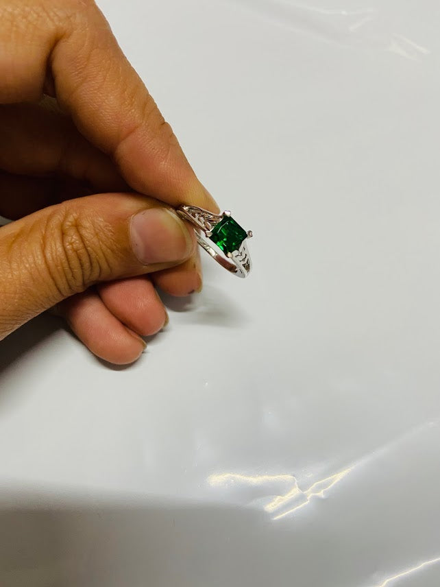 EMERALD LEAF VINE RING