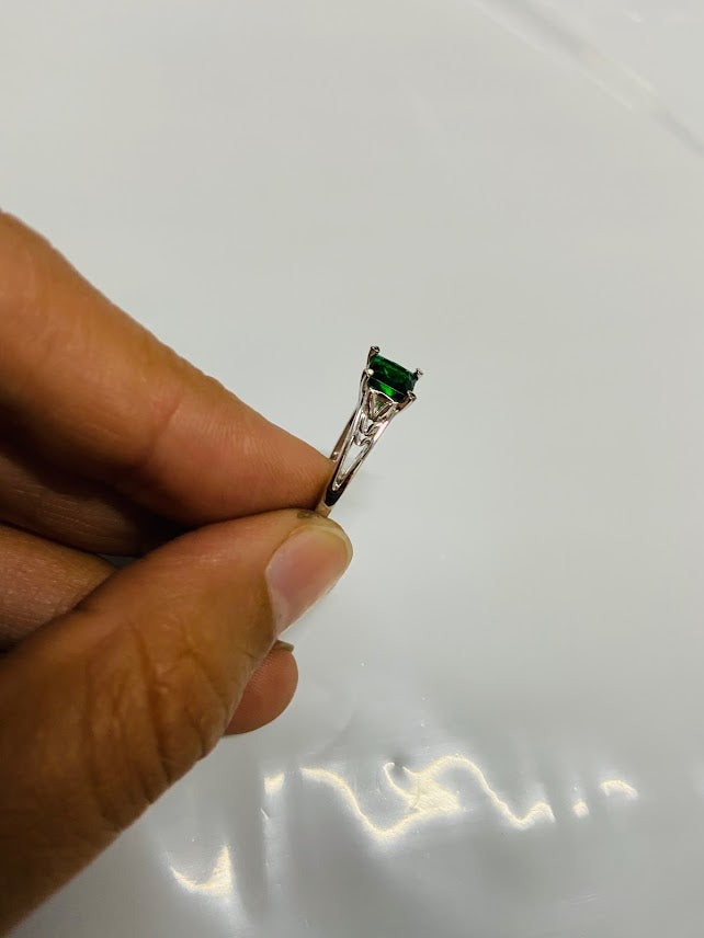 EMERALD LEAF VINE RING