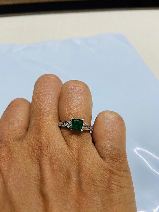 EMERALD LEAF VINE RING