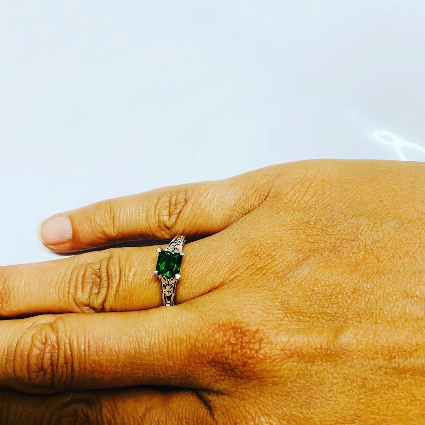 EMERALD LEAF VINE RING