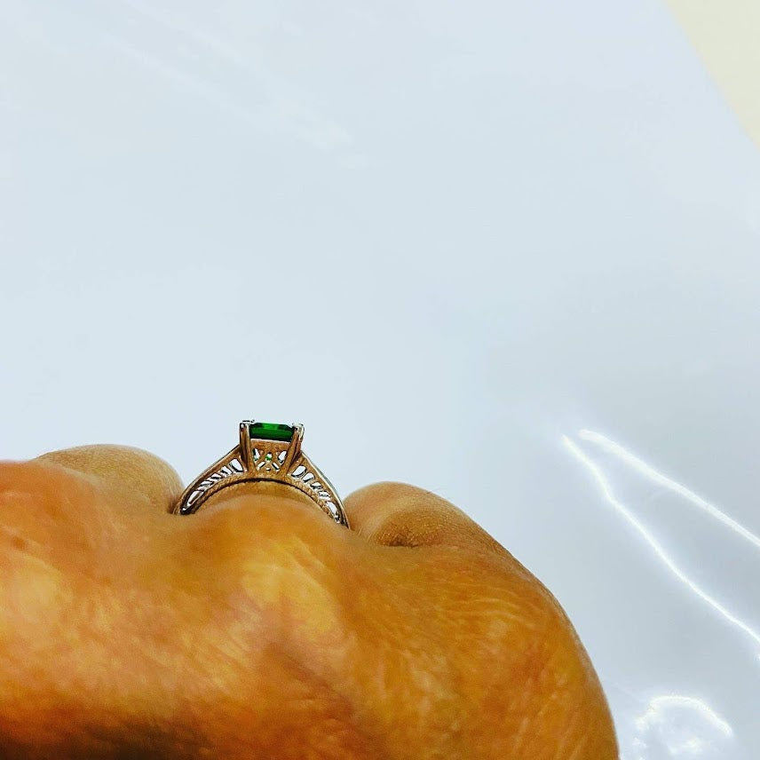 EMERALD LEAF VINE RING
