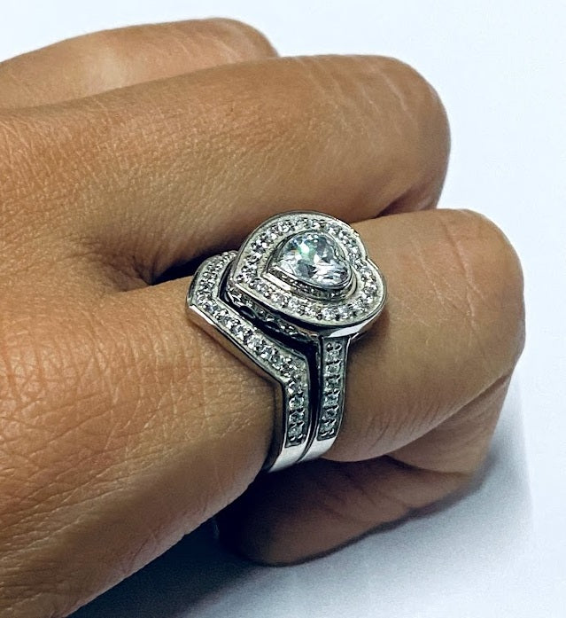 DIAMOND HEART ENGAGEMENT RINGS